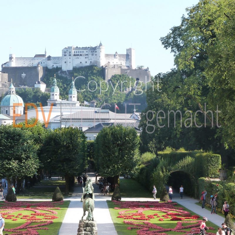 Salzburg und Schlossgarten Mirabell